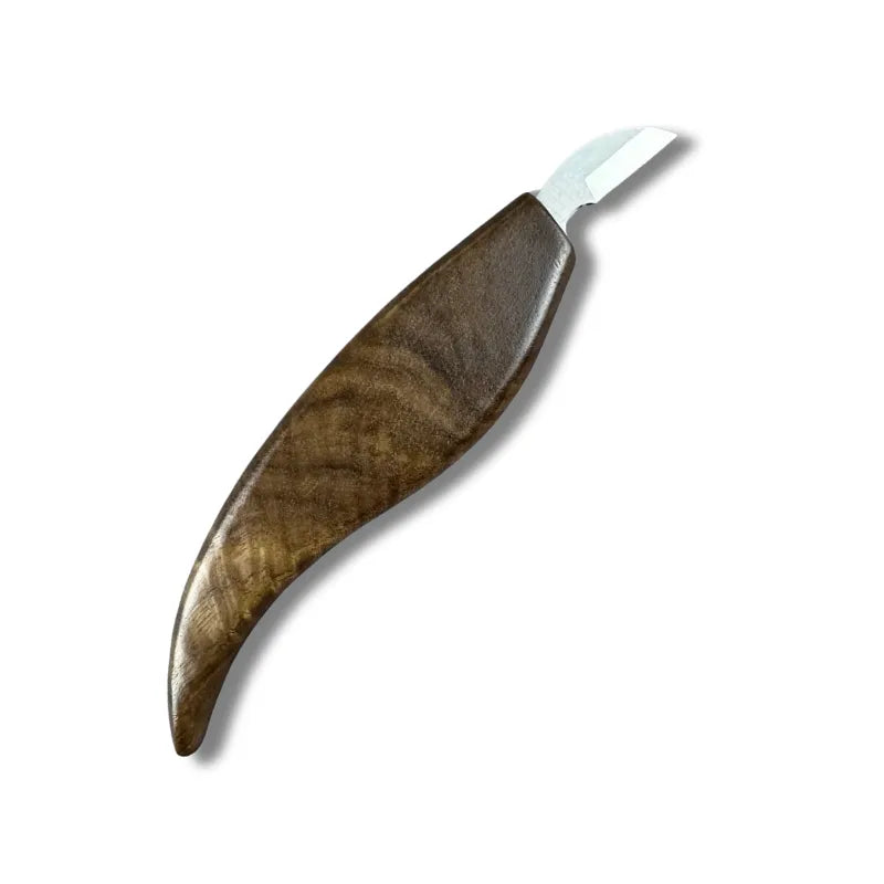 Couteau de sculpture pour façonner le bois avec précision et souplesse.
