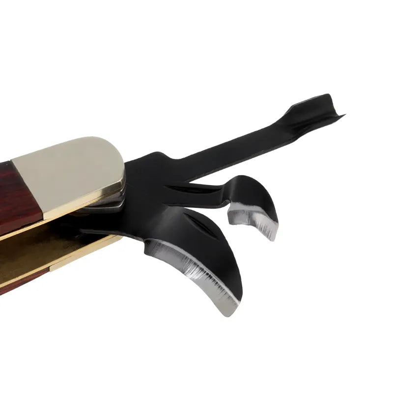 Couteau de sculpture pour façonner le bois avec précision et souplesse.