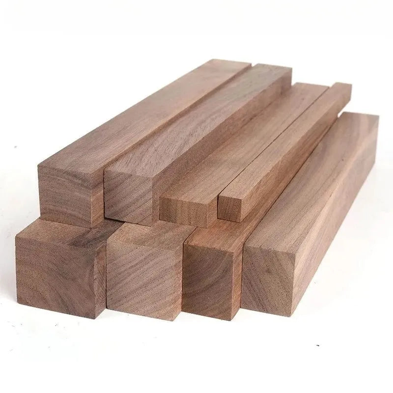 Bois brut noyer, parfait pour les projets de sculpture artisanale.