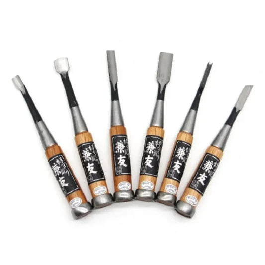 Ciseau à bois conçu pour sculpter avec précision et créer des formes détaillées dans le bois.