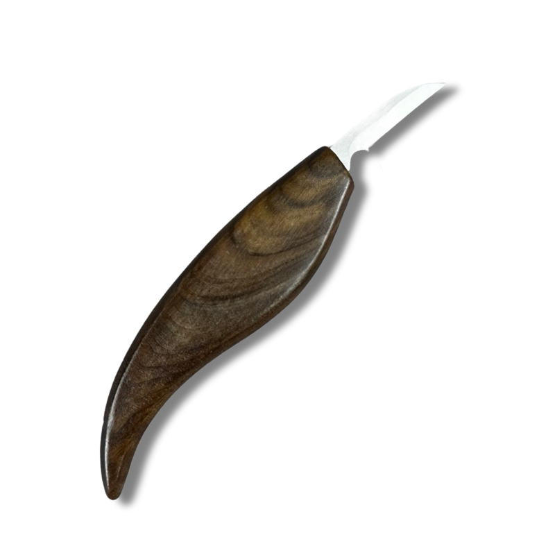 Couteau de sculpture pour façonner le bois avec précision et souplesse.