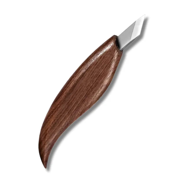Couteau de sculpture pour façonner le bois avec précision et souplesse.
