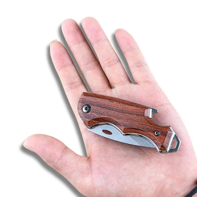 Couteau de sculpture pour façonner le bois avec précision et souplesse.