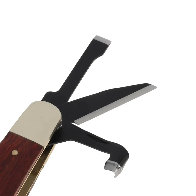 Couteau de sculpture pour façonner le bois avec précision et souplesse.