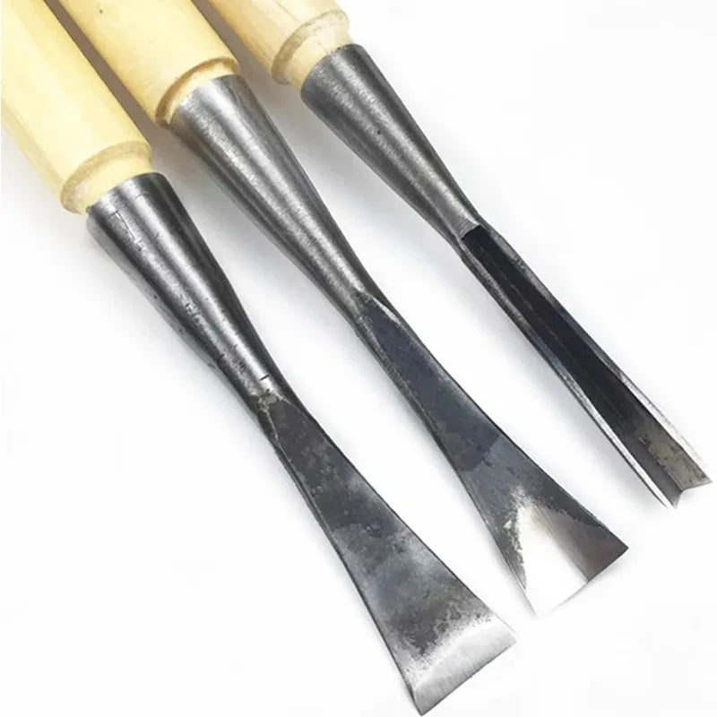 Couteau de sculpture pour façonner le bois avec précision et souplesse.