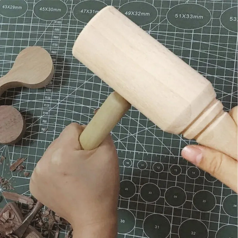 Maillet en bois, idéal pour frapper vos ciseaux sans endommager les manches.