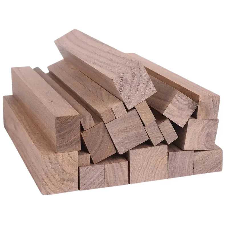 Bois brut noyer, parfait pour les projets de sculpture artisanale.