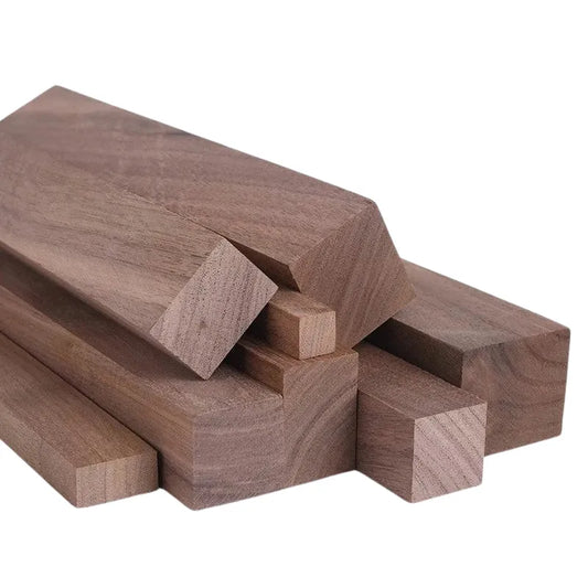 Bois brut noyer, parfait pour les projets de sculpture artisanale.