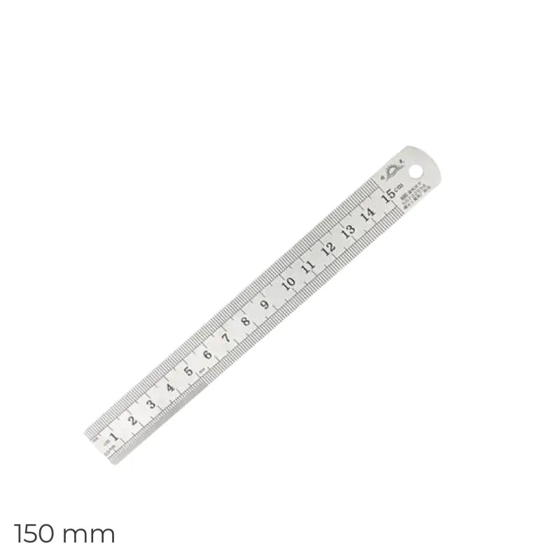 Règle de menuisier pour mesurer avec précision lors de vos projets de sculpture sur bois.