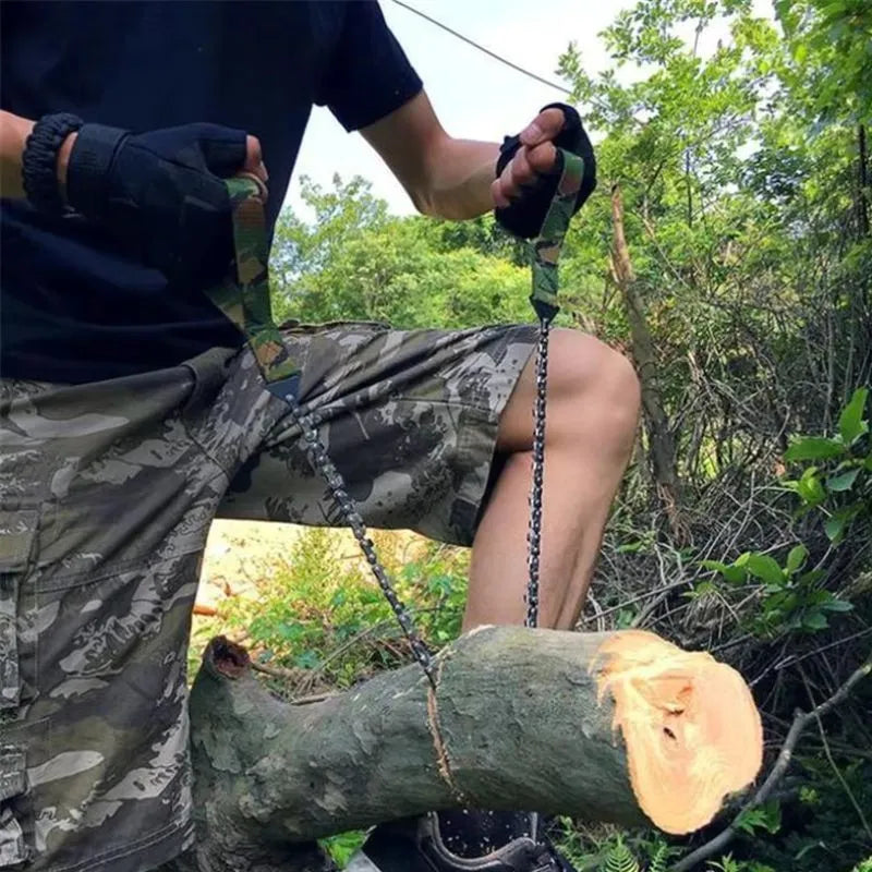 Scie manuelle pour découper le bois avec précision lors de vos projets de sculpture.
