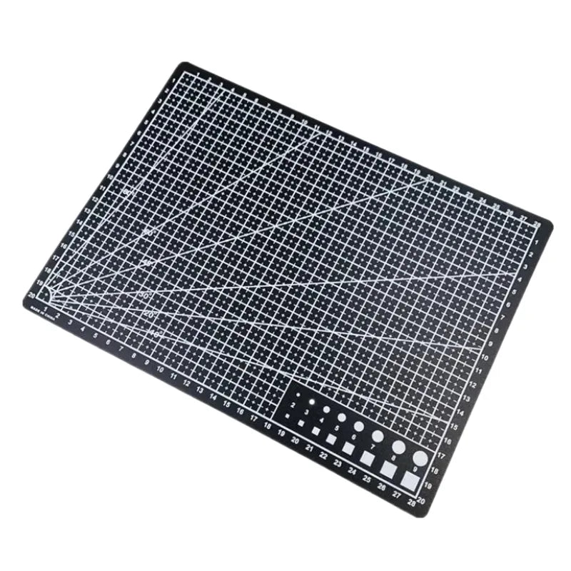 Tapis de découpe pour protéger votre surface de travail pendant vos créations bois.